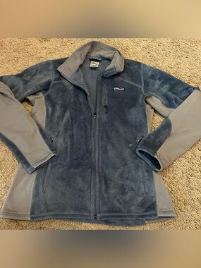 Patagonia Blue and Light Gray Fleece Jacket